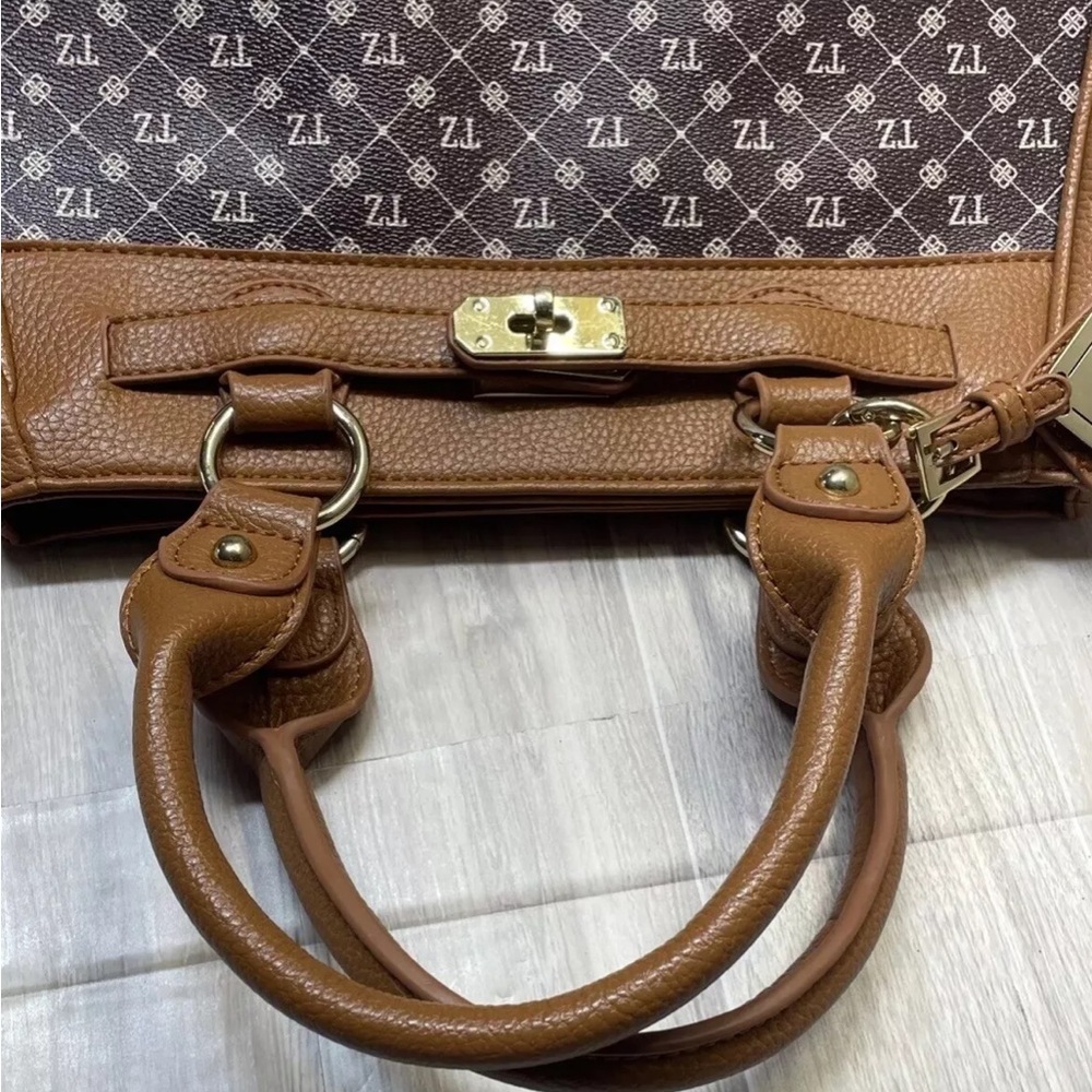 The Danbury Mint Personalized Double Handle Tan Monogram Shoulder Bag Twyla TZ - Picture 9 of 16